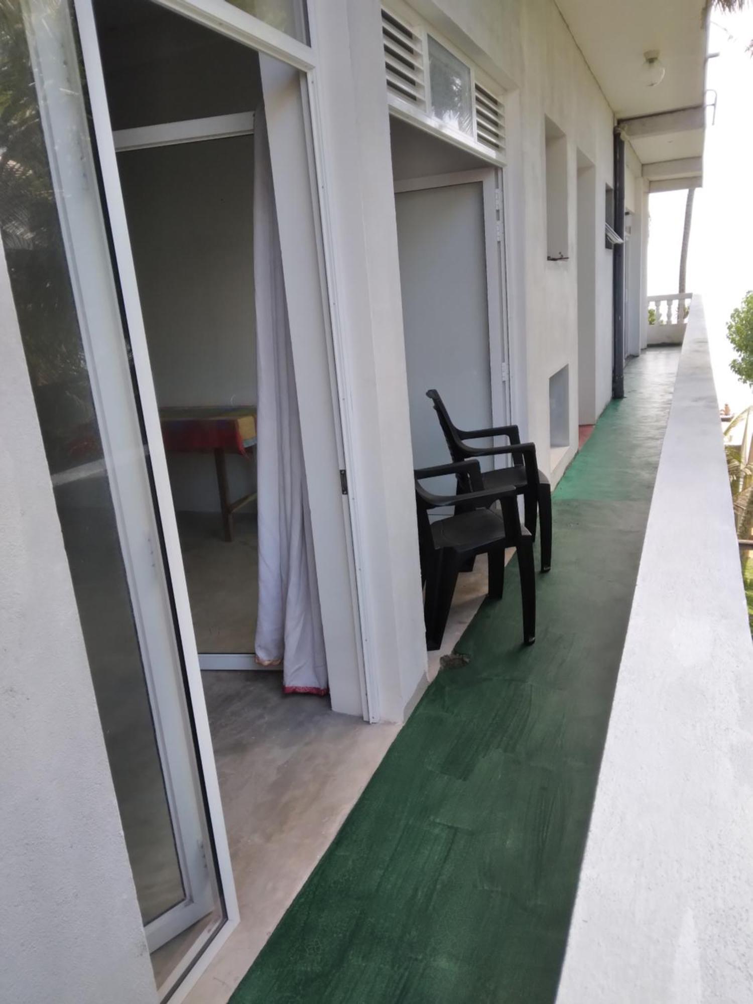Sunray Rest - Beach View Homestay Mirissa Exterior foto